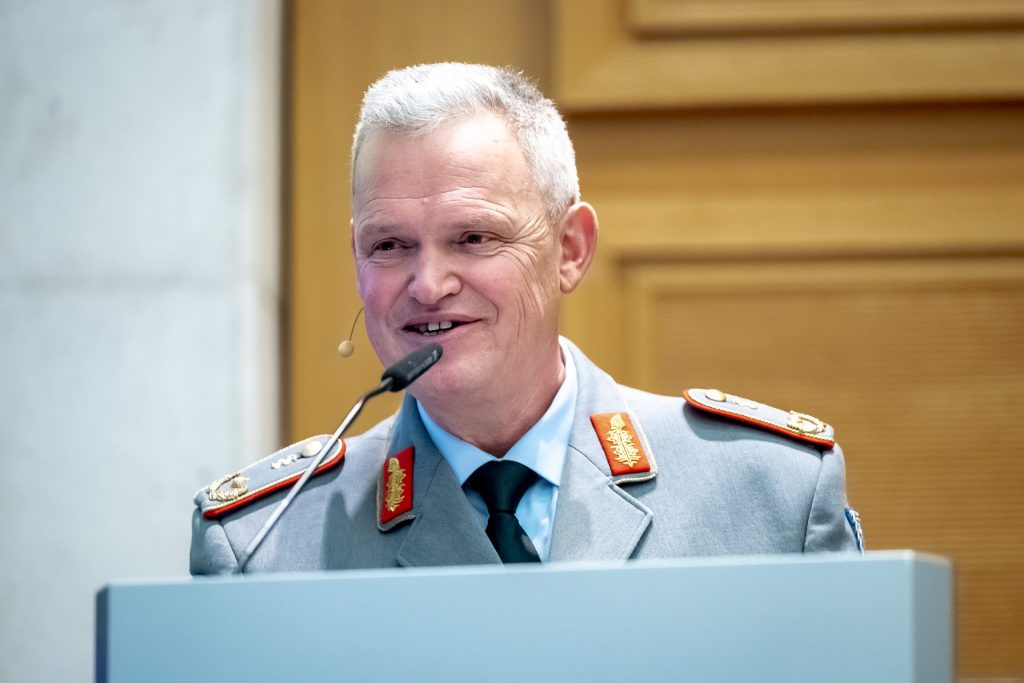 medical innovations – Surgeon General Dr. Bruno Most at an event organized by CPM Verlag.