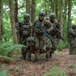 Leben oder Tod: Der Transport Verwundeter von der Front in die Sanitätseinrichtung gestaltet sich aufgrund der zunehmenden Gefahr durch Drohnen immer schwieriger.