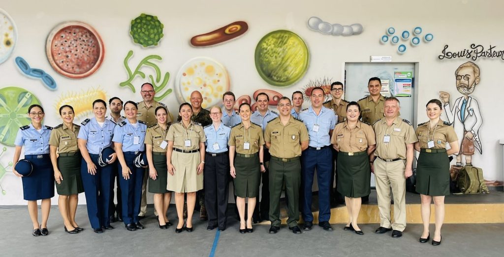 tropendermatologisch: Abschlussfoto der deutschen und brasilianischen Teilnehmer und Teilnehmerinnen.