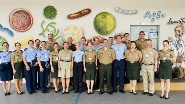 tropendermatologisch: Abschlussfoto der deutschen und brasilianischen Teilnehmer und Teilnehmerinnen.