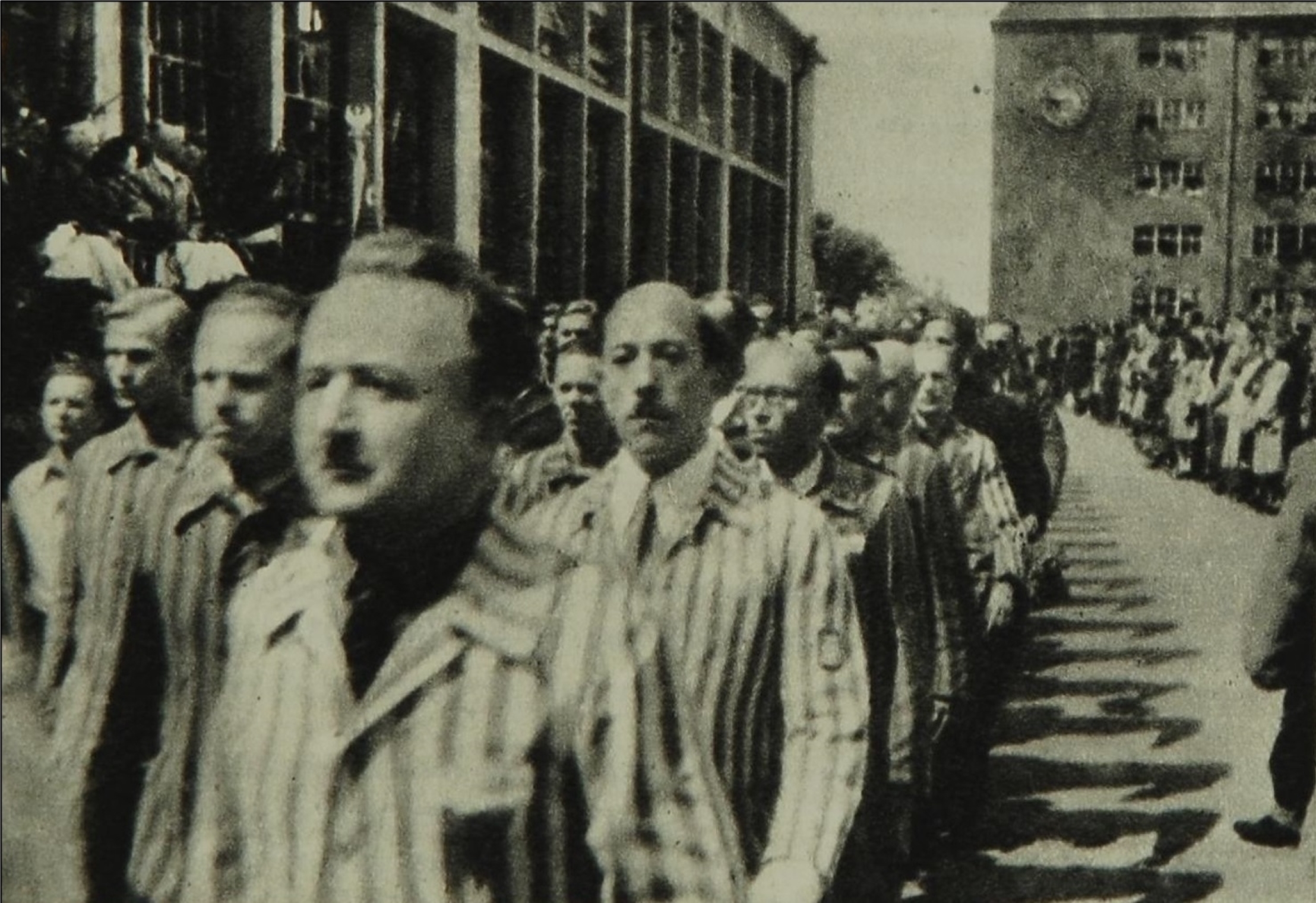 Nebenlager: Dokument eines Gedenkmarsches innerhalb der ehemaligen S.S.-Kaserne (Abb.: Nachlass Archiv Oberstabsfeldwebel Michael Borlinghaus, im Besitz von Mirko Lange)