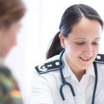 Auch Paliativmedizin gehört zur truppenärztlichen Versorgung. (Symbolbild)