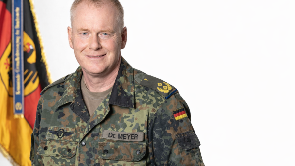 Generalstabsarzt Dr. Jürgen Meyer.