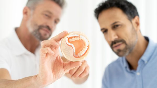 Produktfälschungen: Das neue Verifikationsprogramm von Ivoclar ermöglicht es Dentalfachkräfte, die Echtheit von Produkten schnell und einfach zu überprüfen