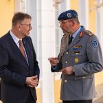 GStA Dr. Johannes Backus (r.) im Gespräch mit GA a. D. Dr. Andreas Hölscher