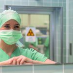 In der Chirurgie: Mentale Vorspannung auf den Eingriff beim chirurgischen Händewaschen