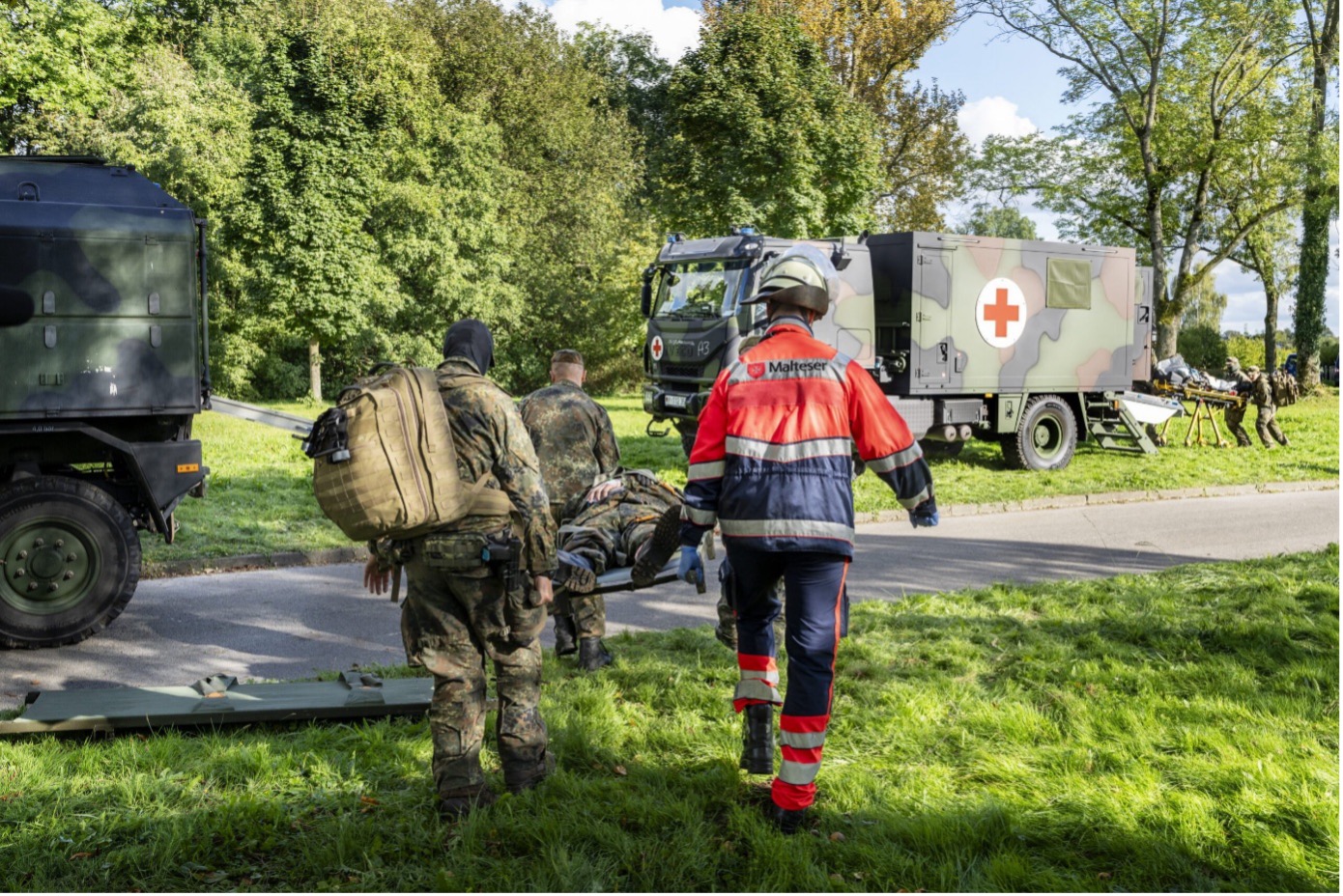Gesamtverteidigung: Zivil-militärische-Zusammenarbeit; Übung der Bundeswehr mit den Maltesern. 