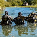 Soldaten bei einer Flussdurchquerung während der belgisch-französischen Übung Orion 2026
