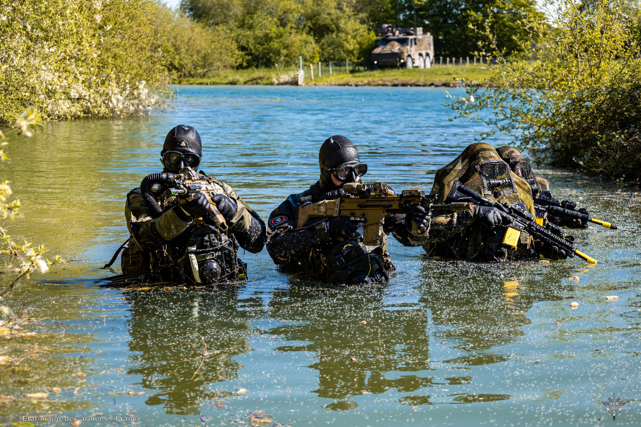 Soldaten bei einer Flussdurchquerung während der belgisch-französischen Übung Orion 2026