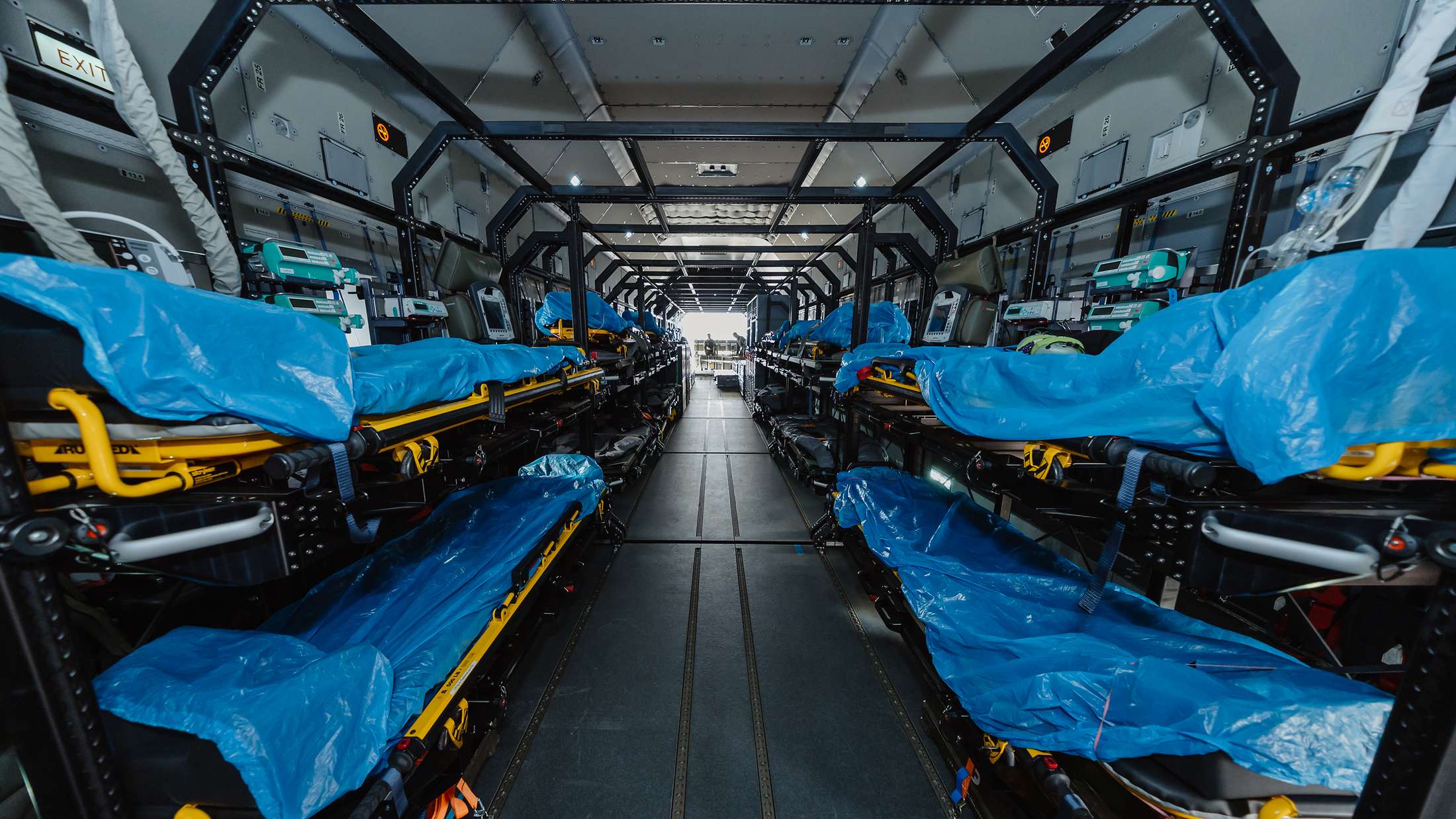 German Air Force: With the new MedEvac kit, stretchers, transport containers and medical equipment are mounted on pallets, which then simply need to be wheeled into the cargo hold of the A400M and connected.