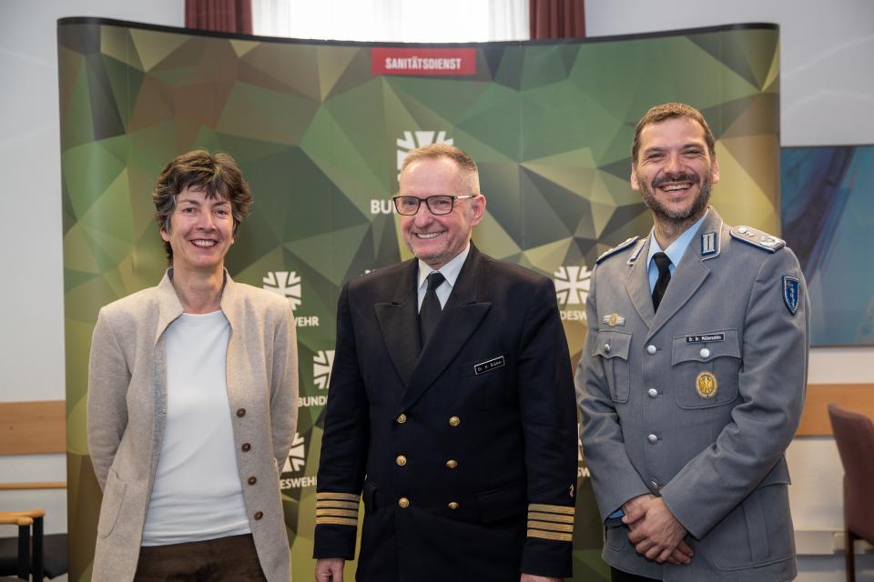 Heike Lange, Flottenarzt Dr. Helfried Bieber, Oberfeldarzt Dr. Dr. André...