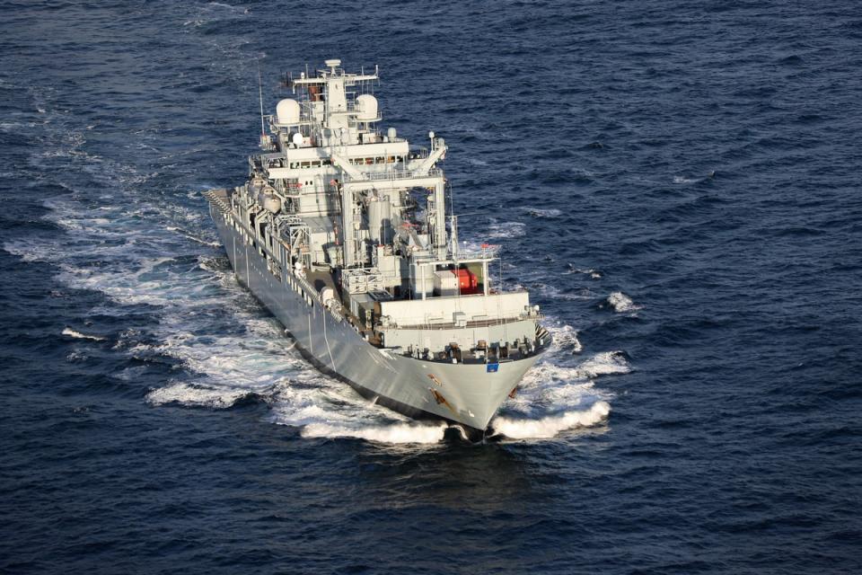 Der EGV Berlin, hier im Nordmeer vor der Küste von Norwegen, wird mit einem...