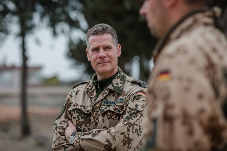 Interview mit Oberstarzt Dr. Kai Schlolaut, Kontingentführer der Hilfsmission...