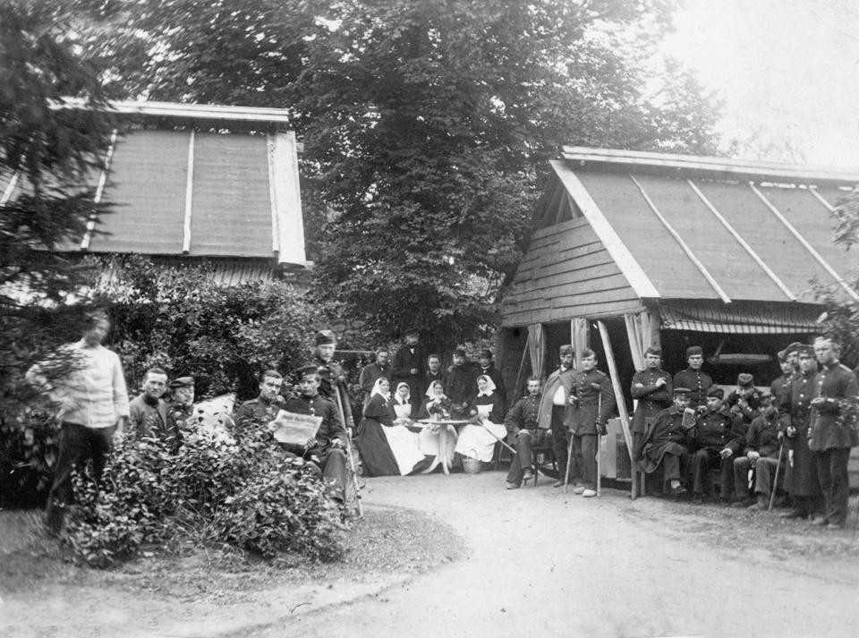 Eisenbahntransport. Beladen eines Lazarettzuges während einer Übung Quelle: Bundeswehr/PIZ SanDst