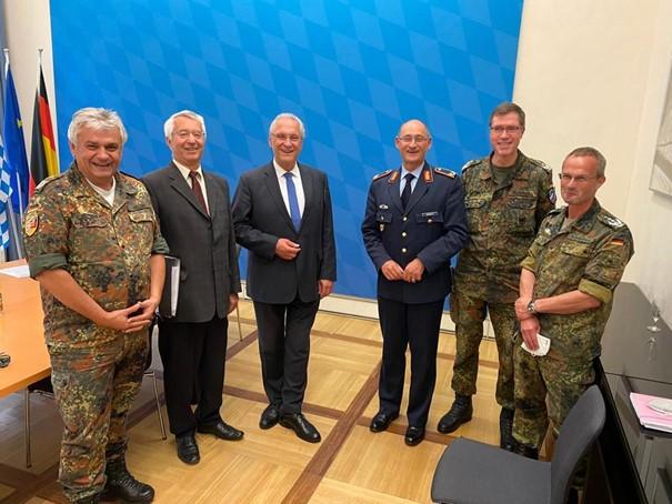 Besprechungsteilnehmer im Bayerischen Staatsministerium des Innern, für Sport...