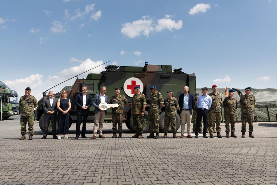 Mittleres geschütztes Sanitätsfahrzeug EAGLE 6x6 an die Bundeswehr...