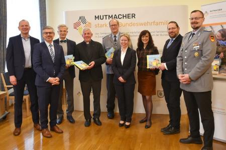 von links nach rechts: Rainer Krotz, Dr. Peter Wendl, Militärgeneraldekan...