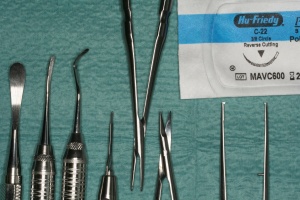 Abb. 12: Chirurgische Implantattherapie – Mikrochirurgisches Instrumentarium.