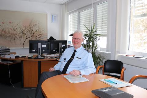 Oberstarzt Dr. Ahrens, Kommandeur und Ärztlicher Direktor des...